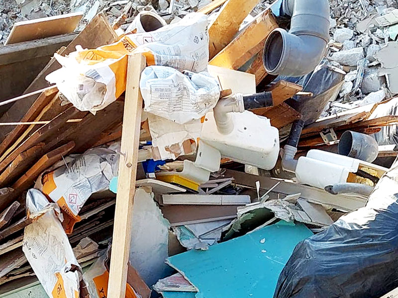 Foto von Baustellenmischabfall aus Renovierung, Sanierung und Abbruch