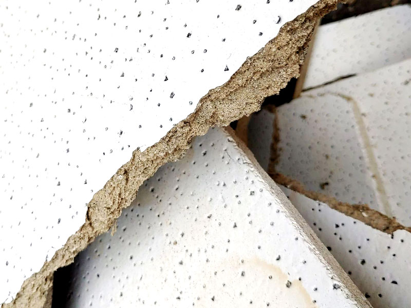 Foto von Mineralfaserplatten als Sondermüll
